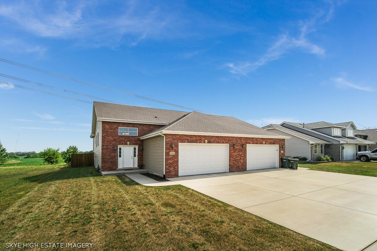 27251 W Deer Hollow Ln., Channahon, IL 60410