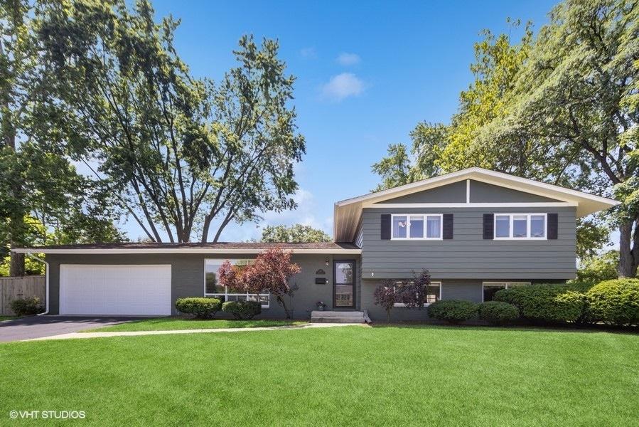 527 Maple Ln., Geneva, IL 60134