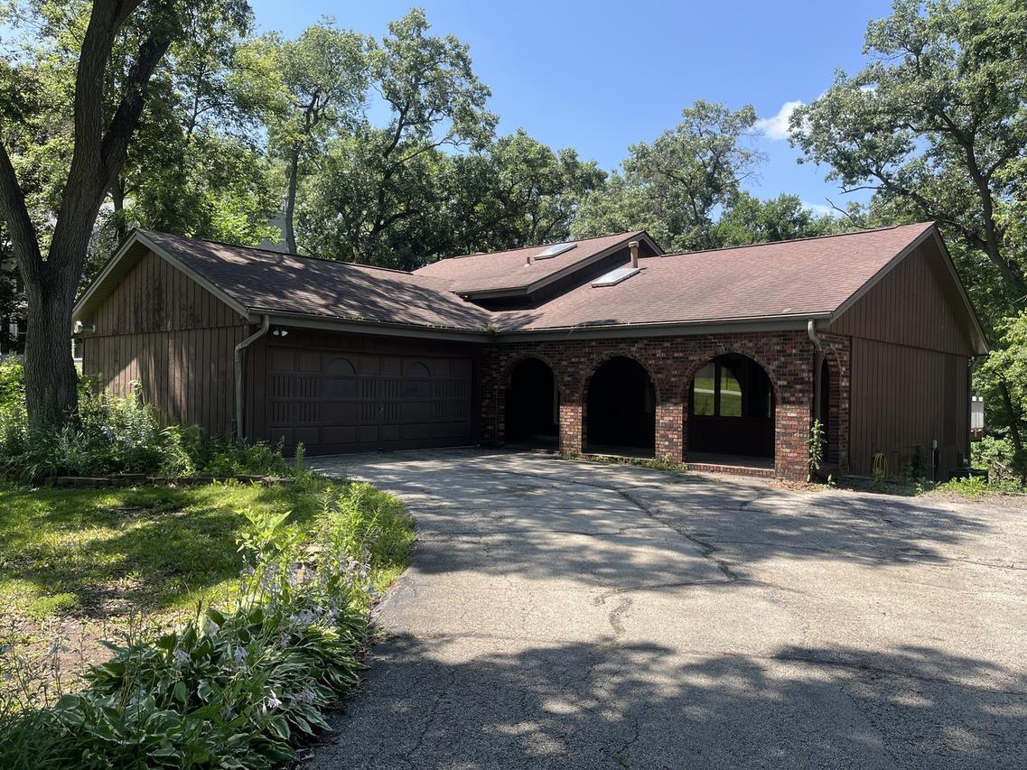 11738 Southgate Rd., Roscoe, IL 61073