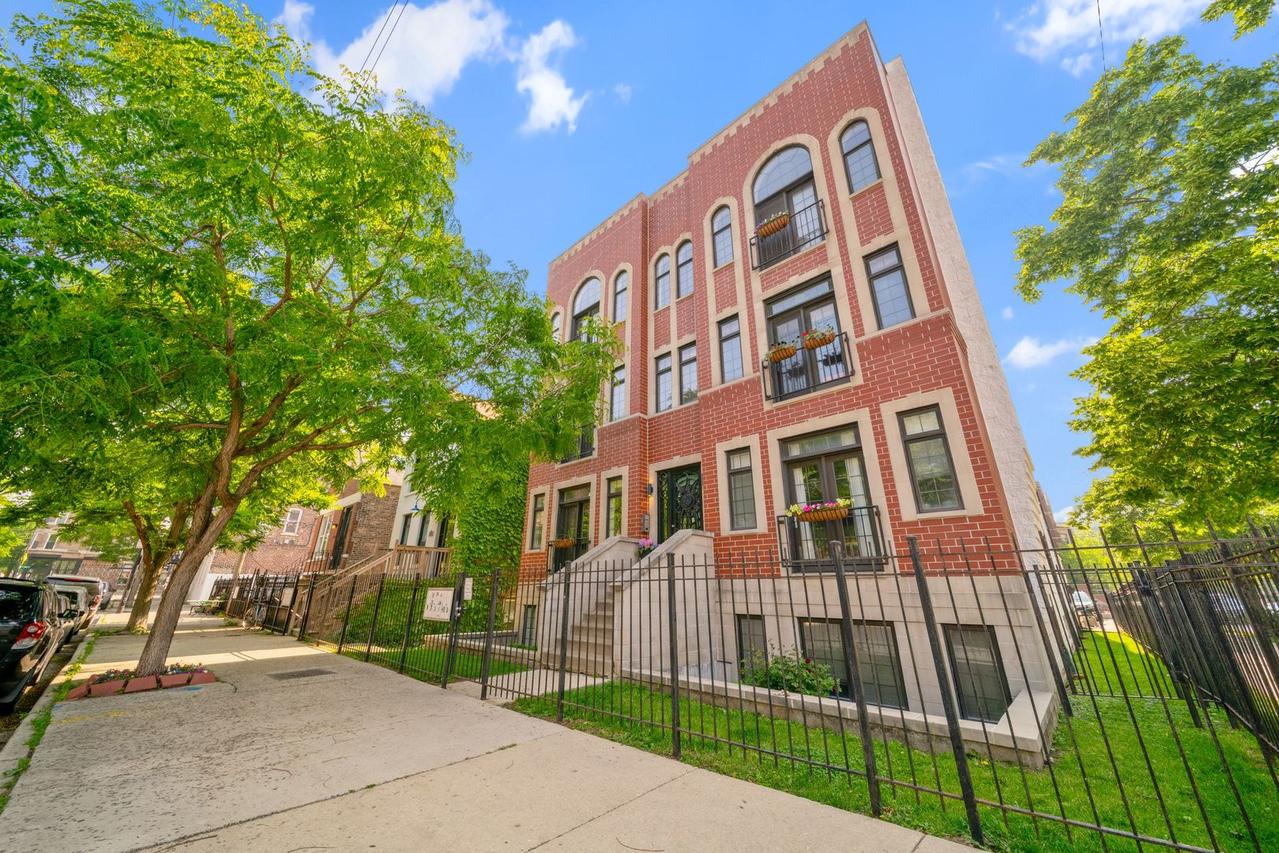 1704 S Carpenter St. #3B, Chicago, IL 60608