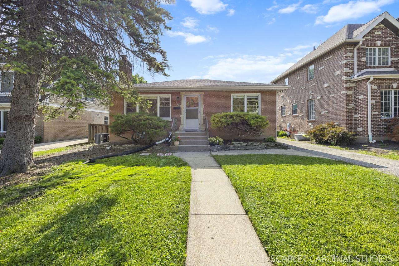 382 S Hawthorne Ave., Elmhurst, IL 60126