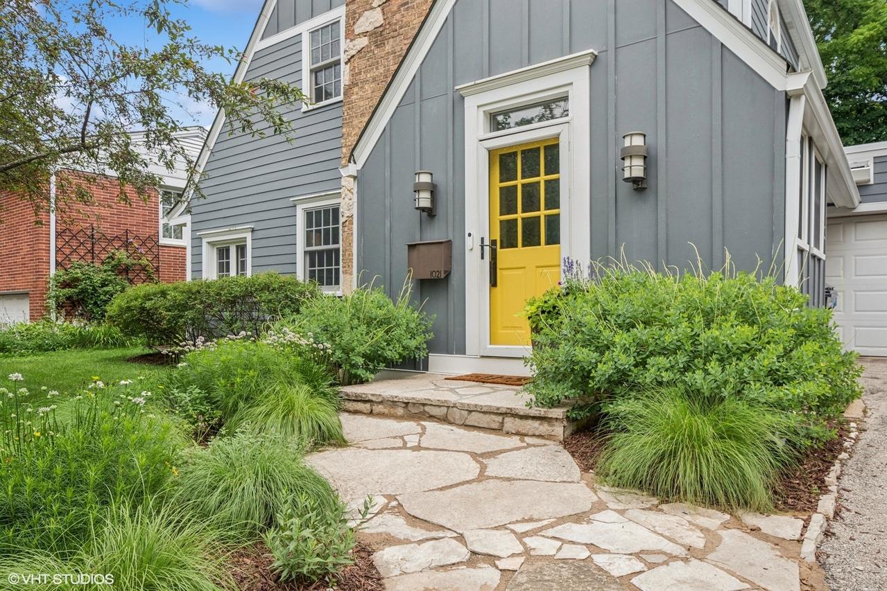 1021 Ridge Ct., Evanston, IL 60202