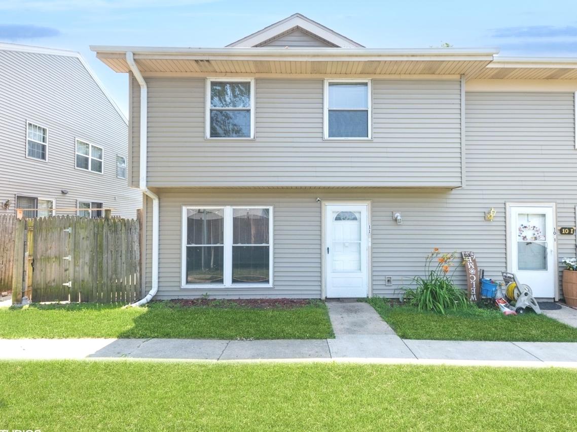 11 Fernwood Dr. #I, Bolingbrook, IL 60440
