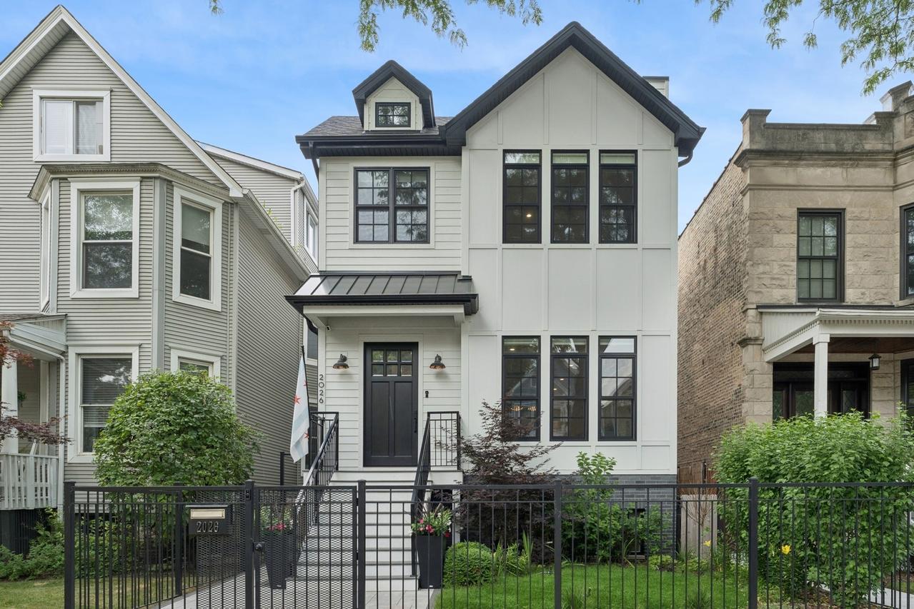 2026 W Waveland Ave., Chicago, IL 60618