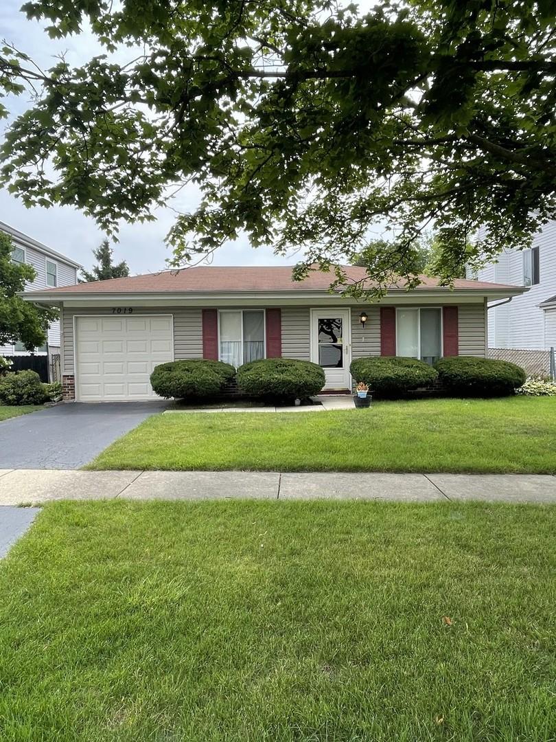 7019 Buckingham Cir., Woodridge, IL 60517