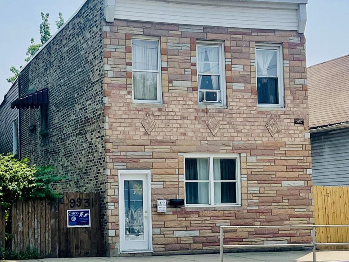 9931 S Ewing Ave., Chicago, IL 60617