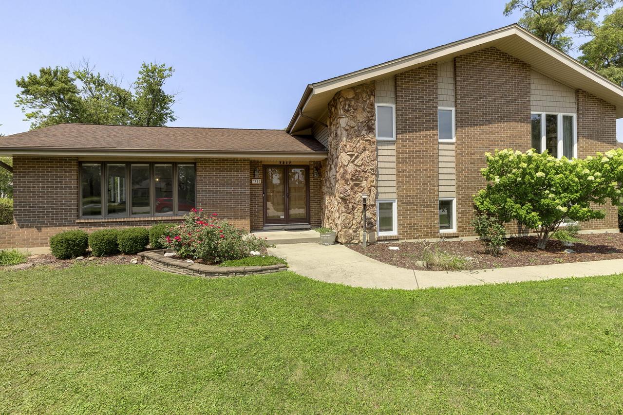 7317 Sunrise Ave., Darien, IL 60561