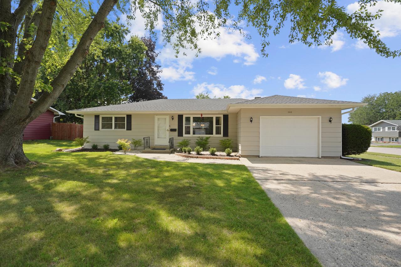 582 Phillips Cir., Antioch, IL 60002