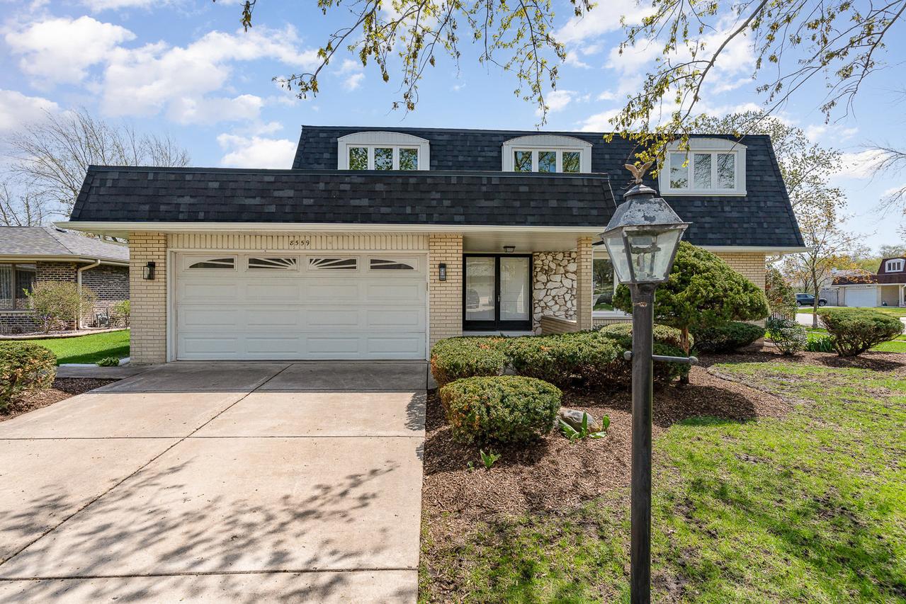 8559 S Broadmoor Dr., Palos Hills, IL 60465