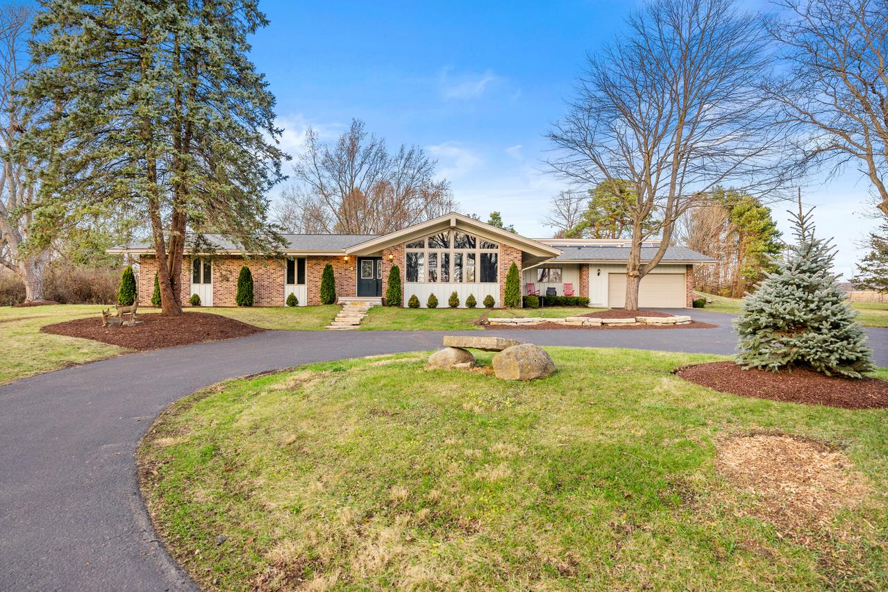16306 Kishwaukee Valley Rd., Woodstock, IL 60098