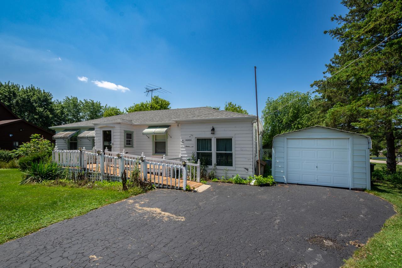 40484 N Deep Lake Rd., Antioch, IL 60002