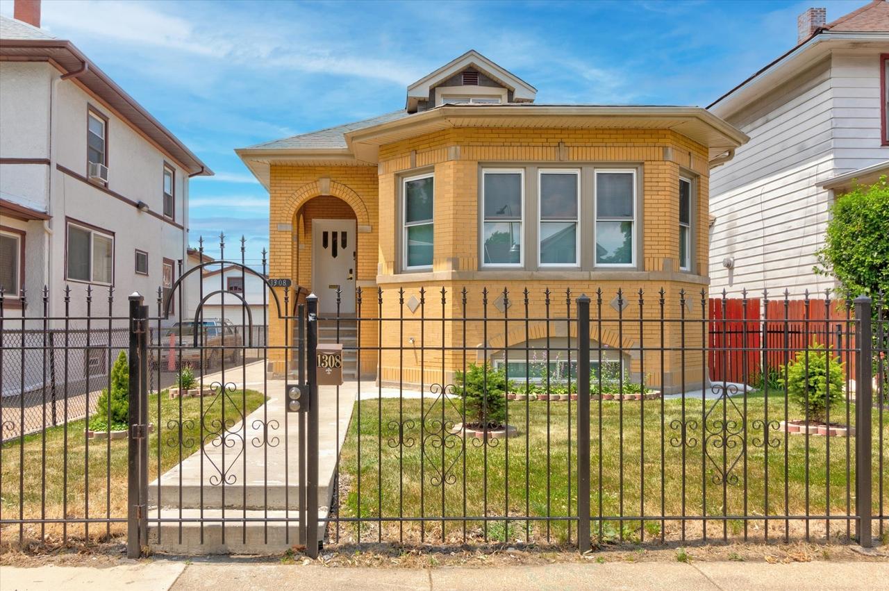 1308 N Waller Ave., Chicago, IL 60651