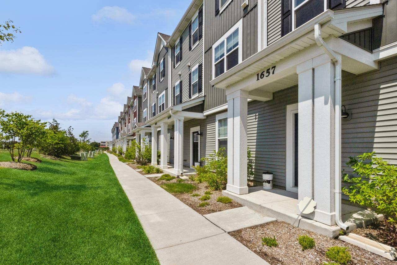 1657 Albany St., Grayslake, IL 60030