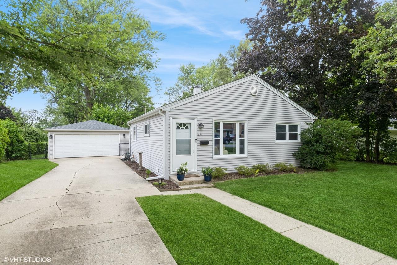 24 Johnathan Rd., Lake Zurich, IL 60047