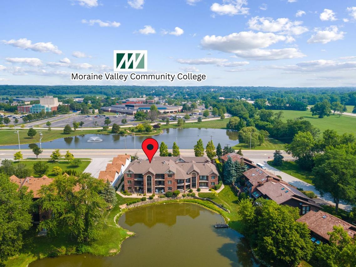 8697 W 111th St. #2D, Palos Hills, IL 60465