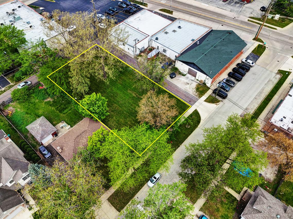 260 N Linden Ave., Westmont, IL 60559