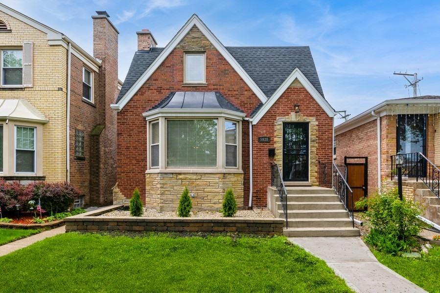 5938 N Sacramento Ave., Chicago, IL 60659