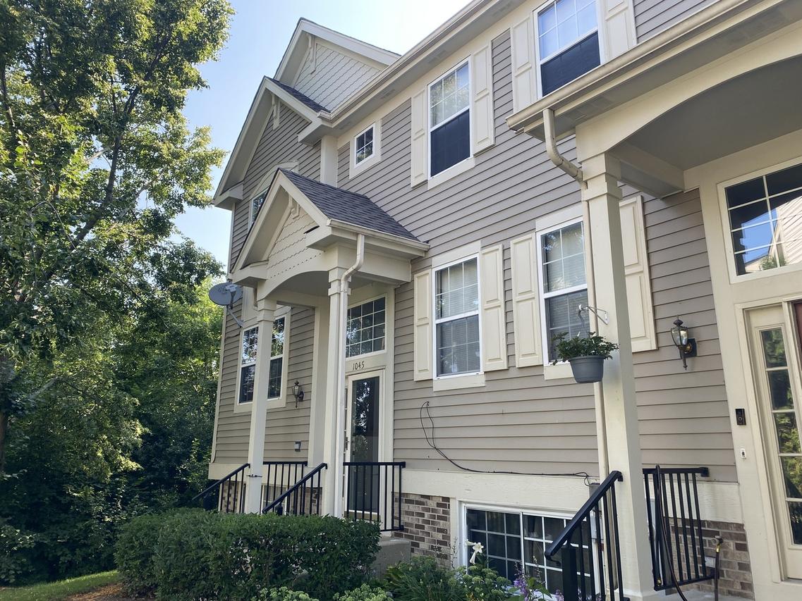 1045 Manchester Cir., Grayslake, IL 60030