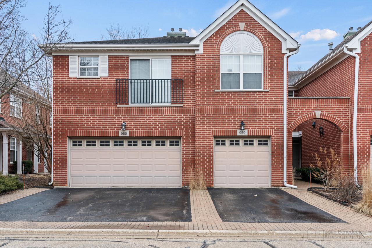 955 Kensington Dr., Northbrook, IL 60062