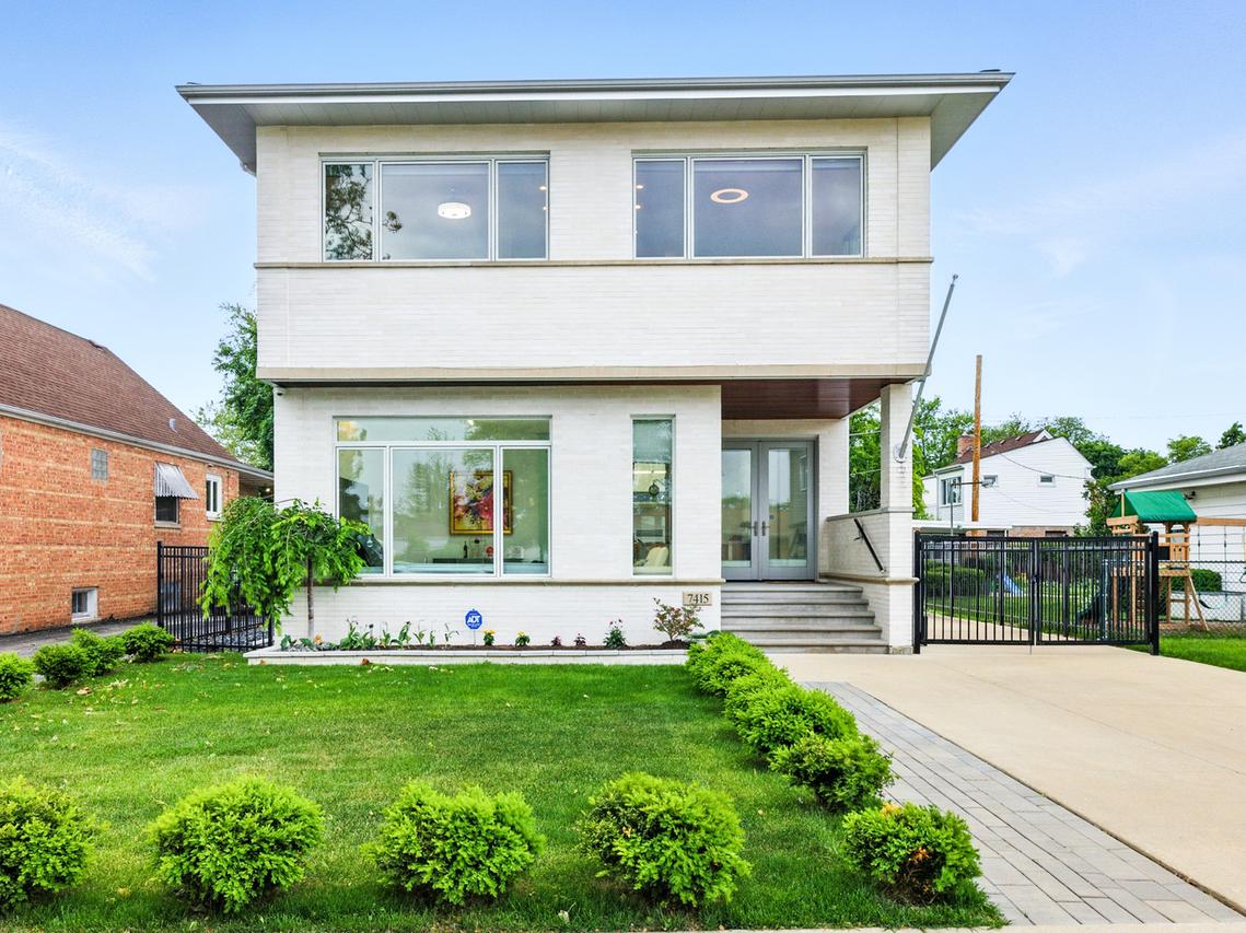 7415 W Main St., Niles, IL 60714
