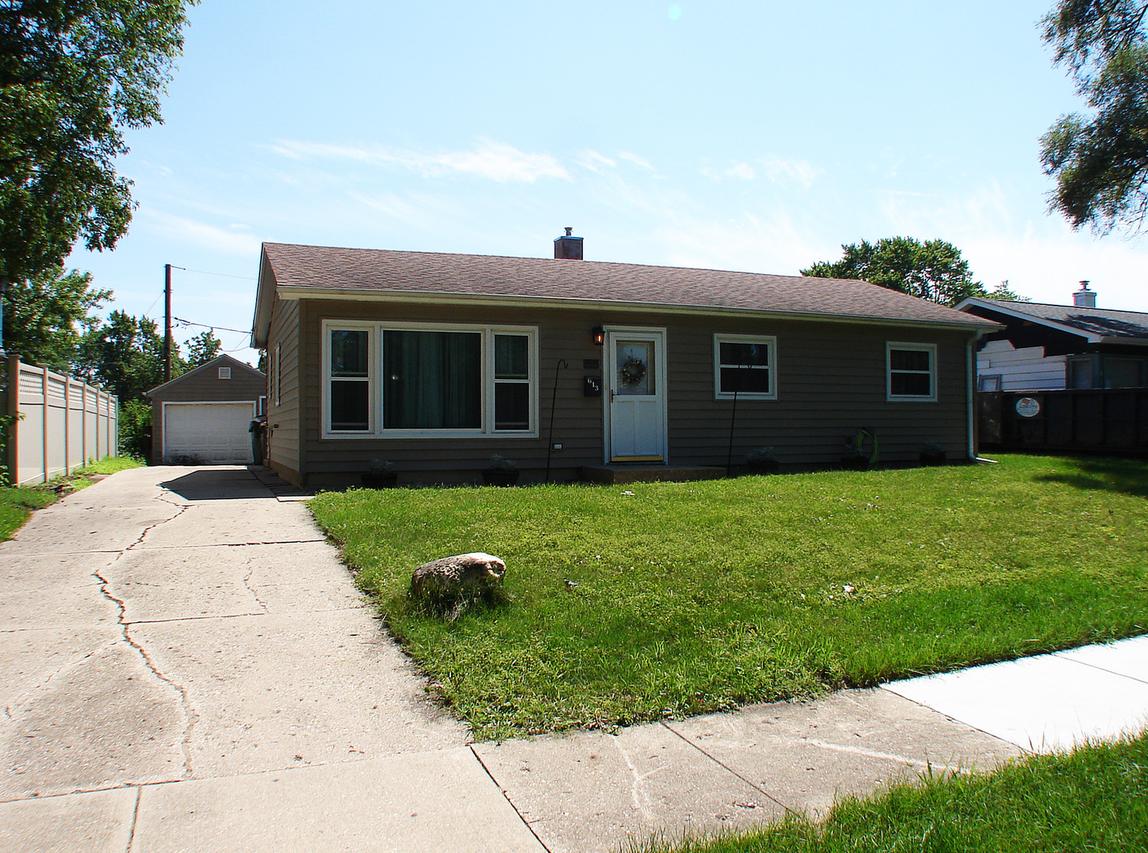 613 Bonniebrook Ave., Mundelein, IL 60060