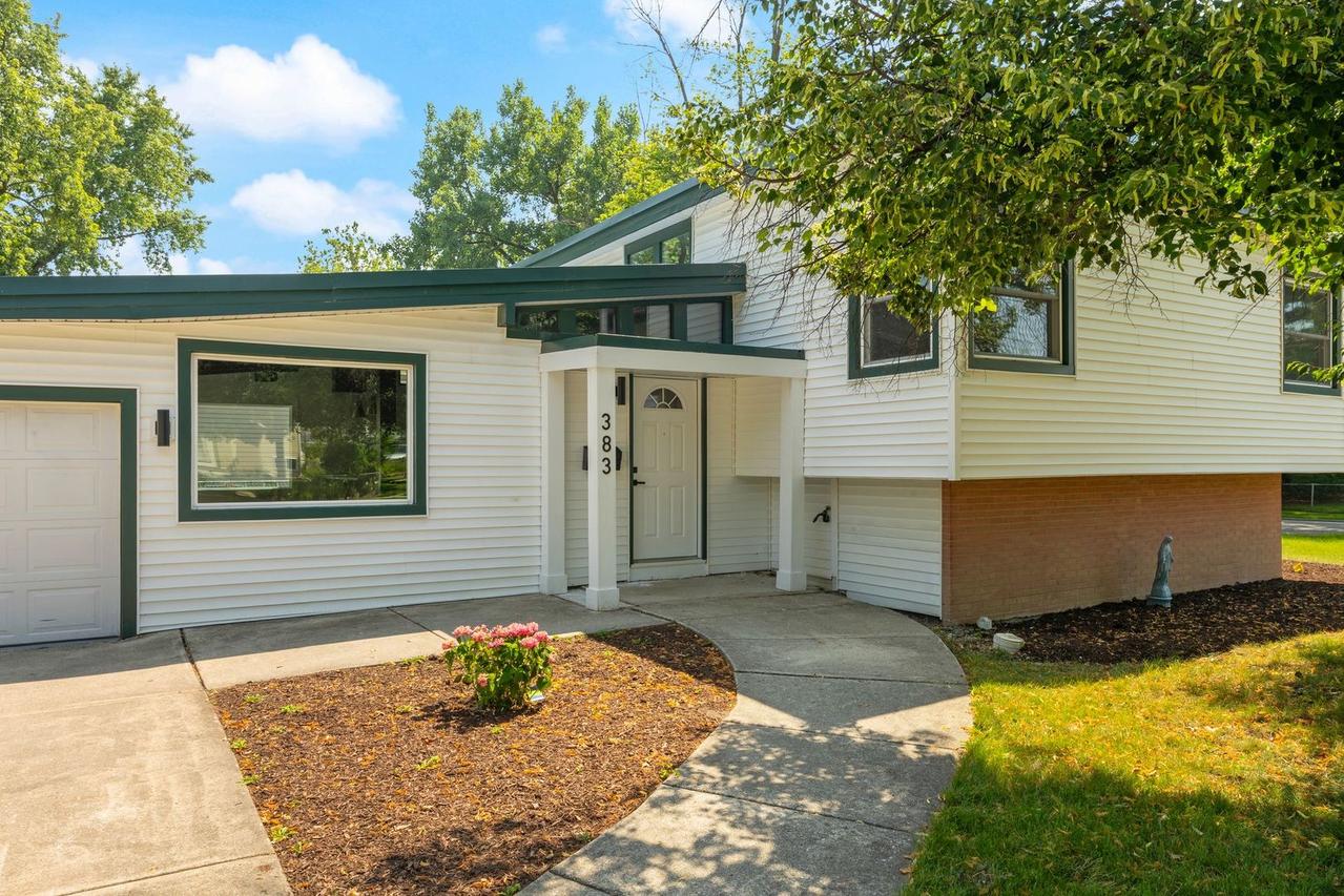 383 N Lincoln Ave., Villa Park, IL 60181