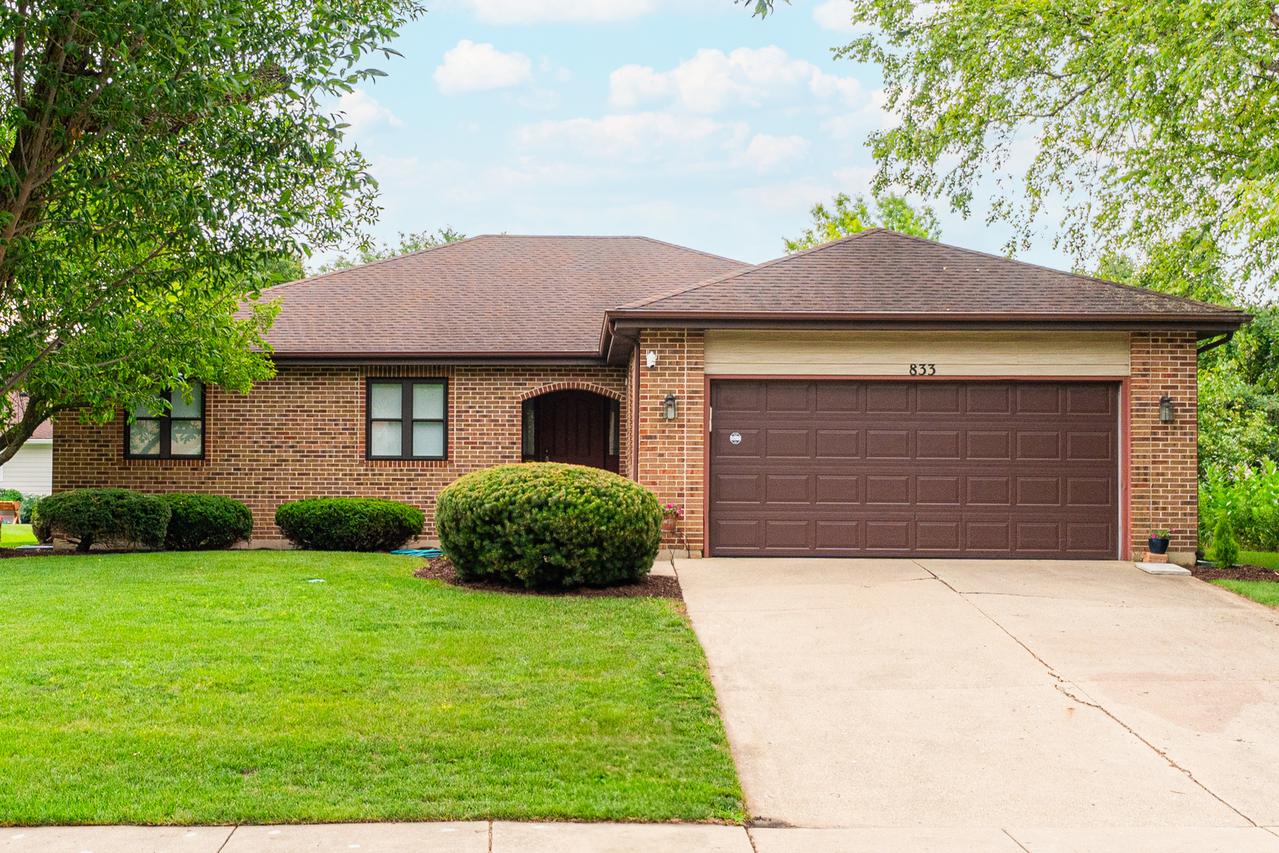 833 Francine Dr., Bartlett, IL 60103