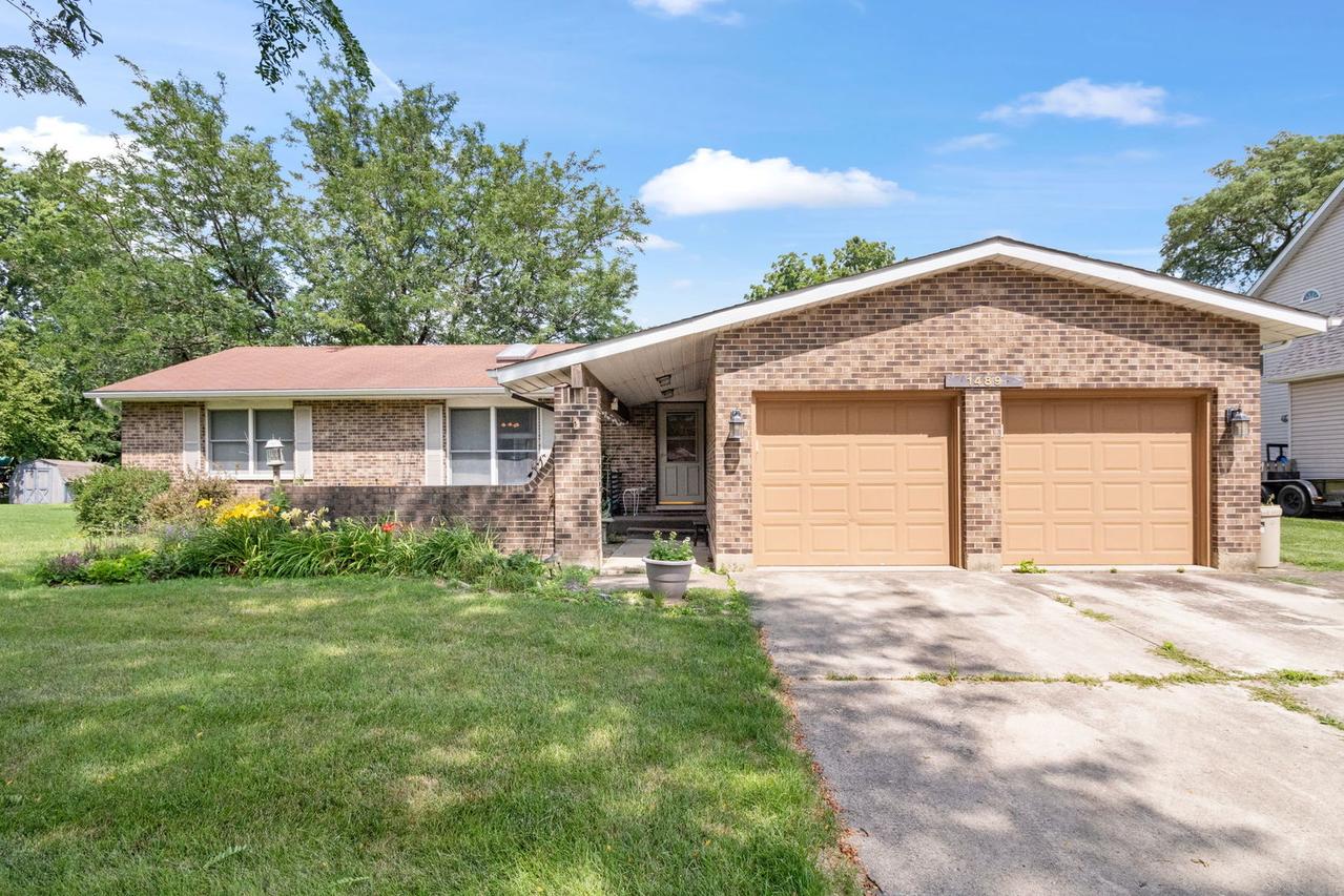 1489 Lake Holiday Dr., Lake Holiday, IL 60548