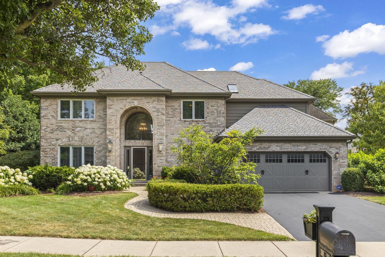 816 Spindletree Ave., Naperville, IL 60565