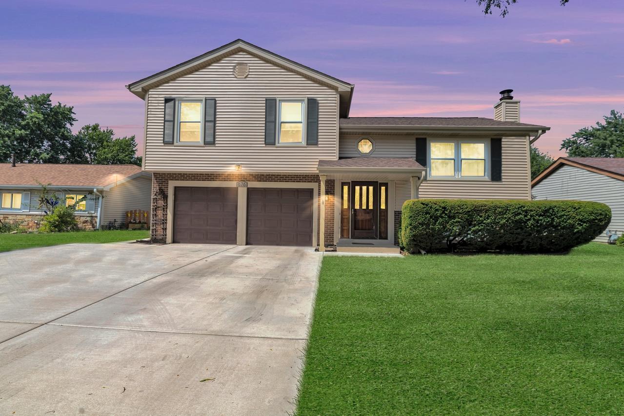 676 Niagara Dr., Bolingbrook, IL 60440