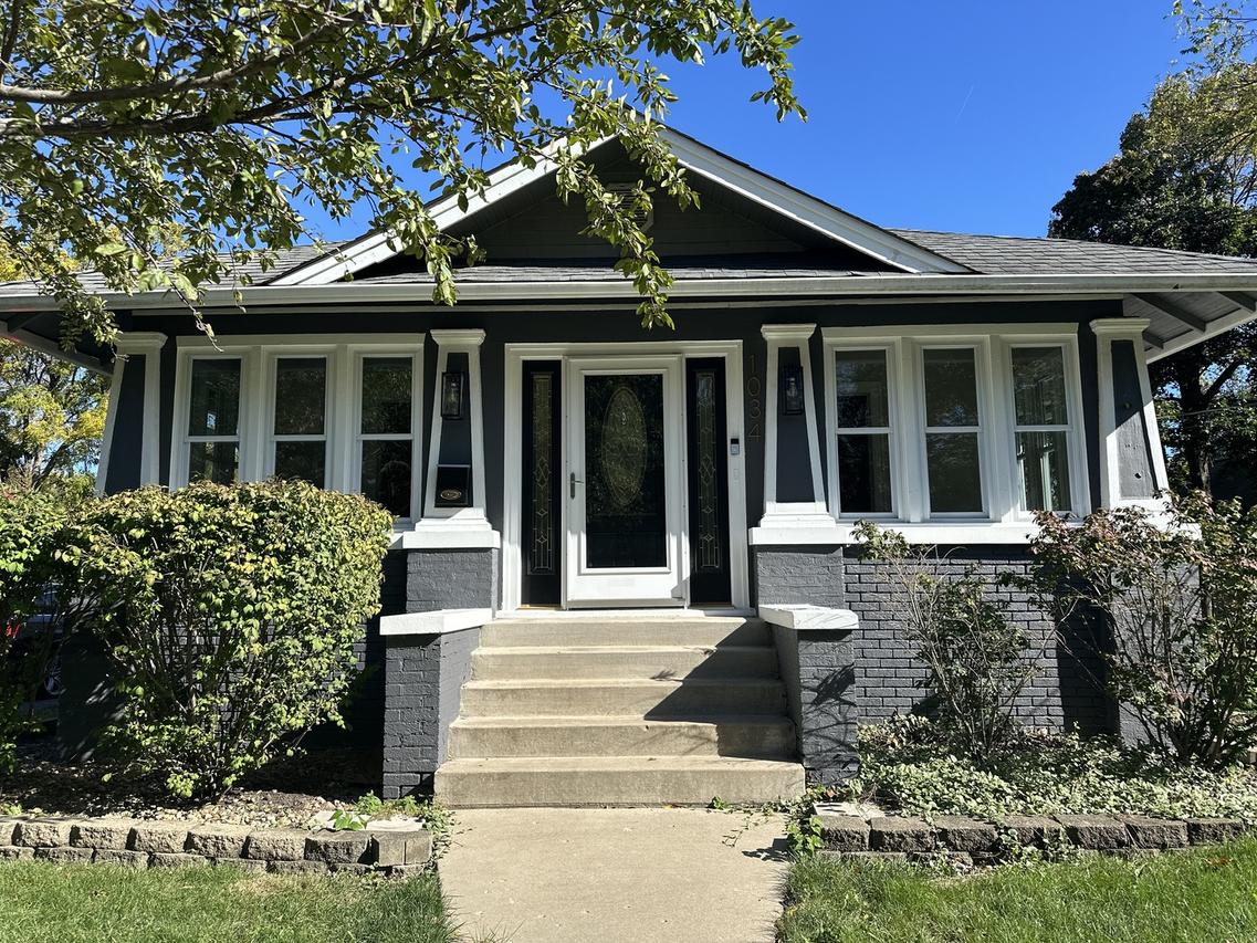 1034 N 5th Ave., St. Charles, IL 60174