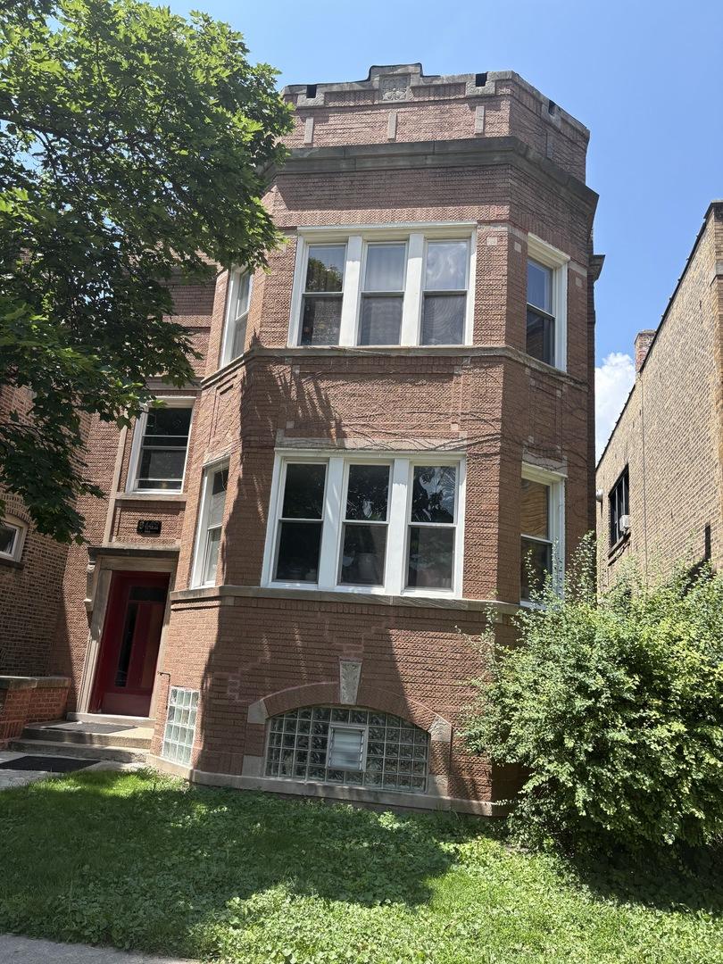 6442 N Rockwell St., Chicago, IL 60645