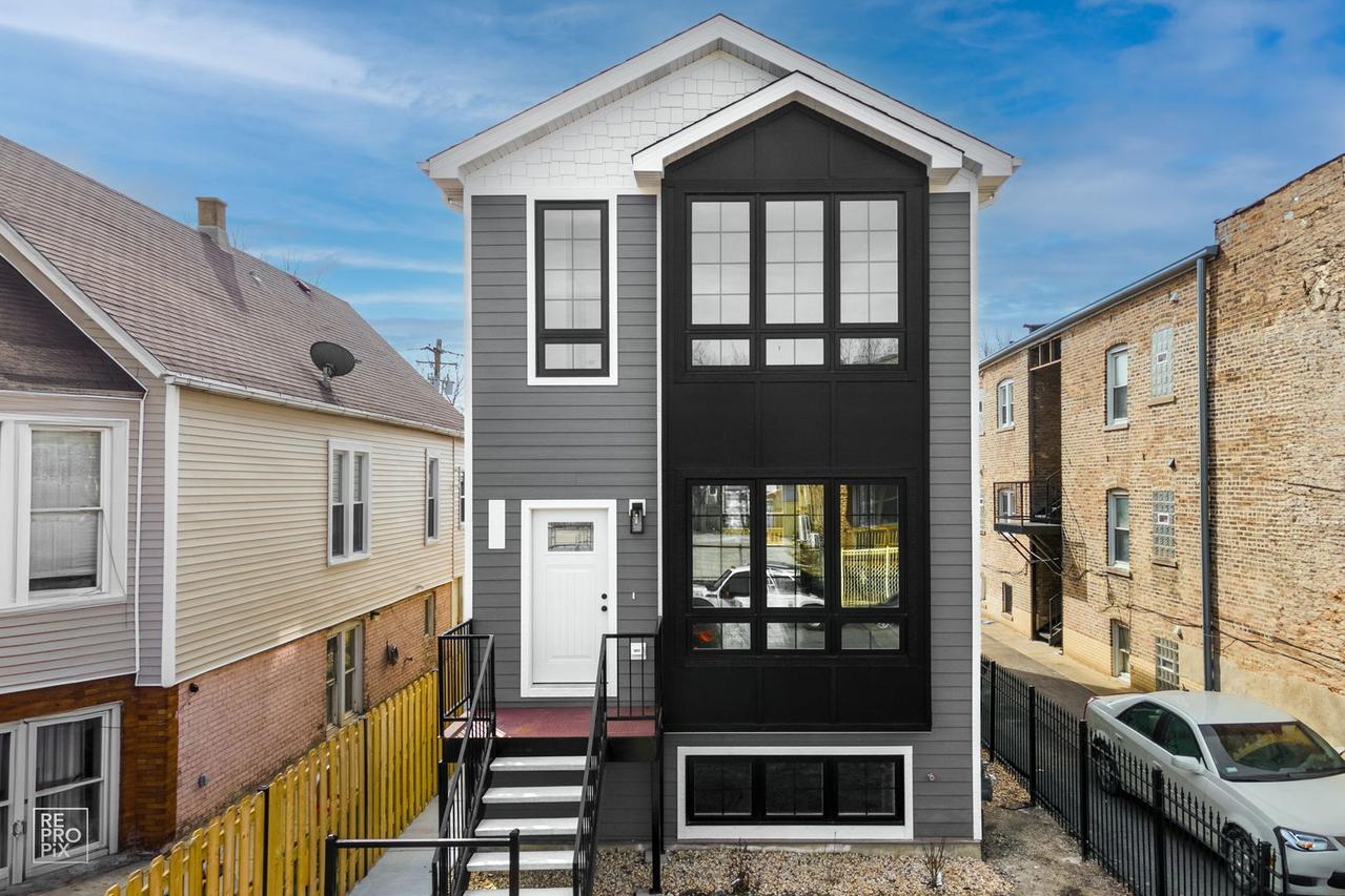 4241 W Walton St., Chicago, IL 60651