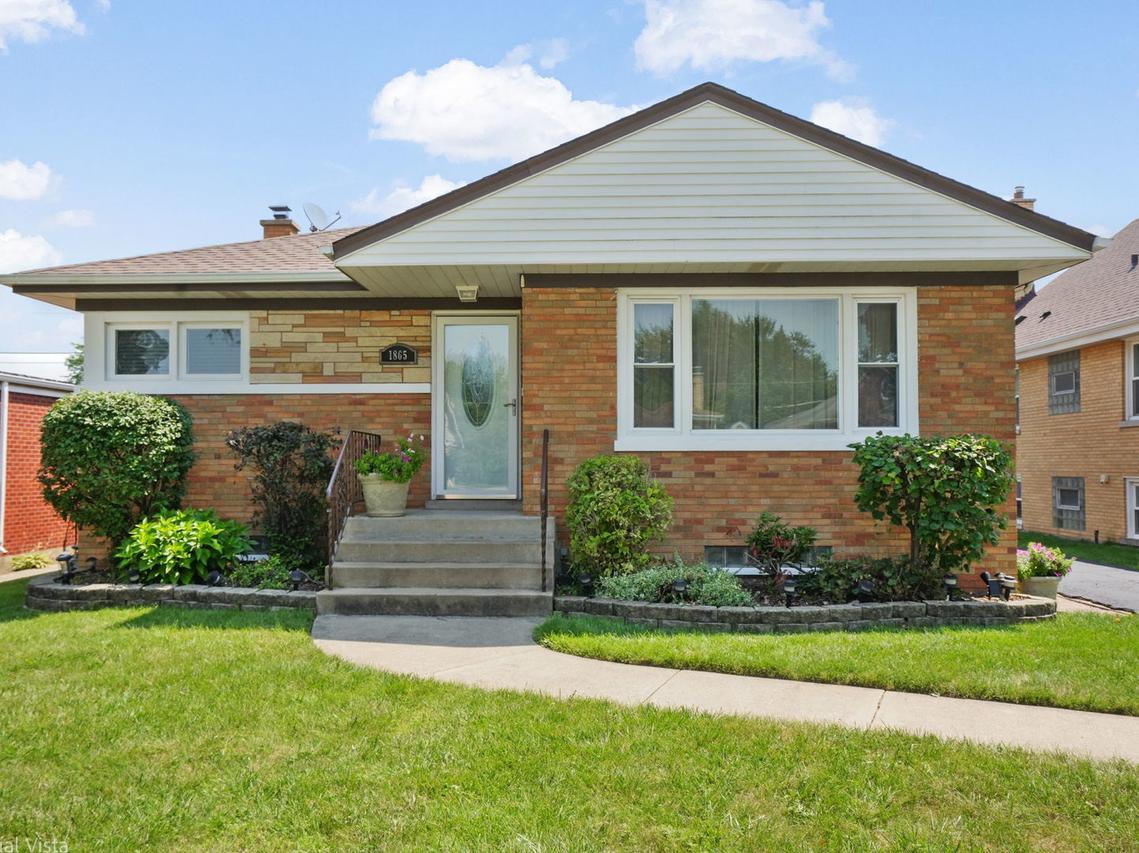 1865 Buckingham Ave., Westchester, IL 60154