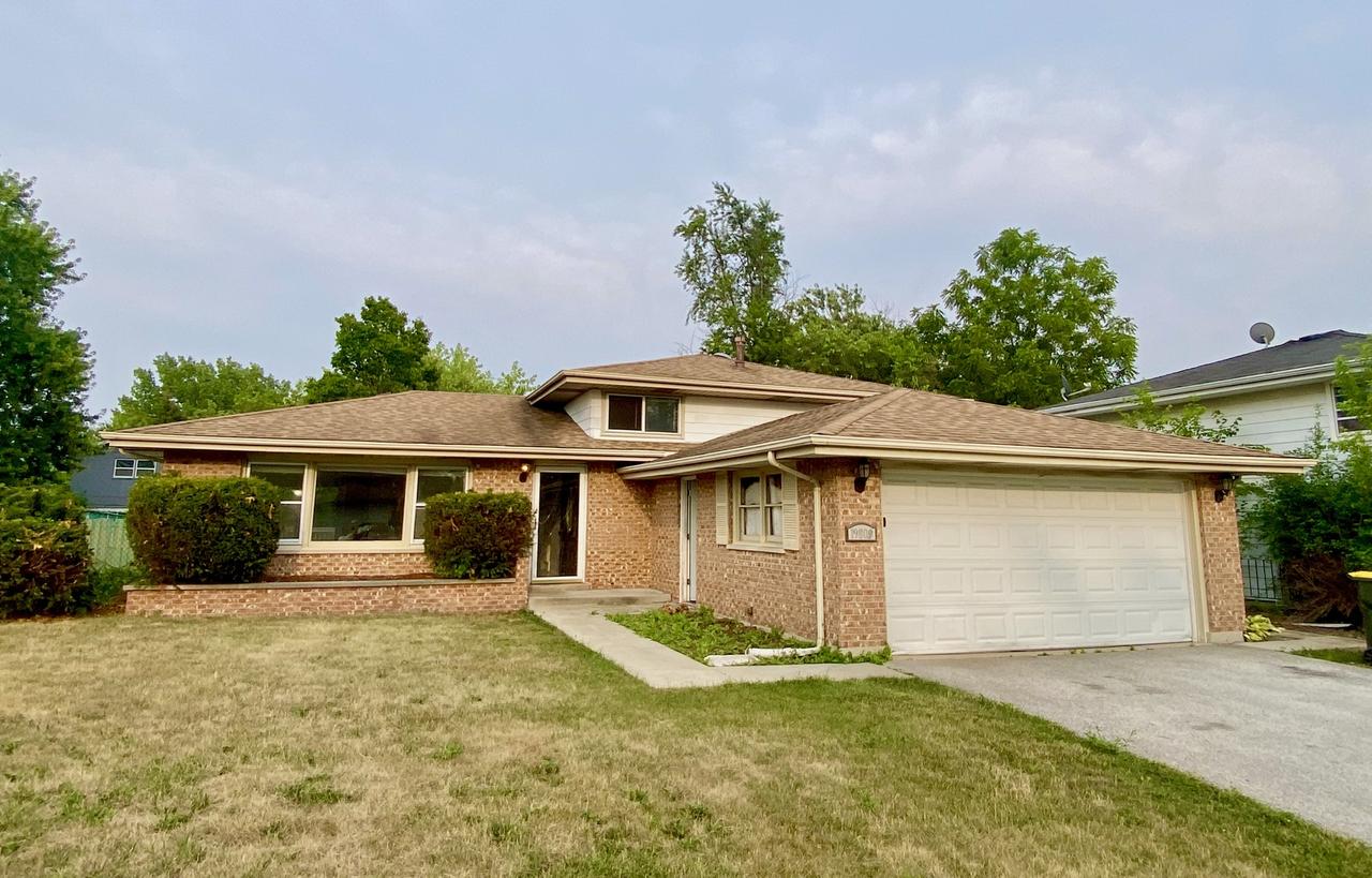 19809 Lakewood Ave., Lynwood, IL 60411