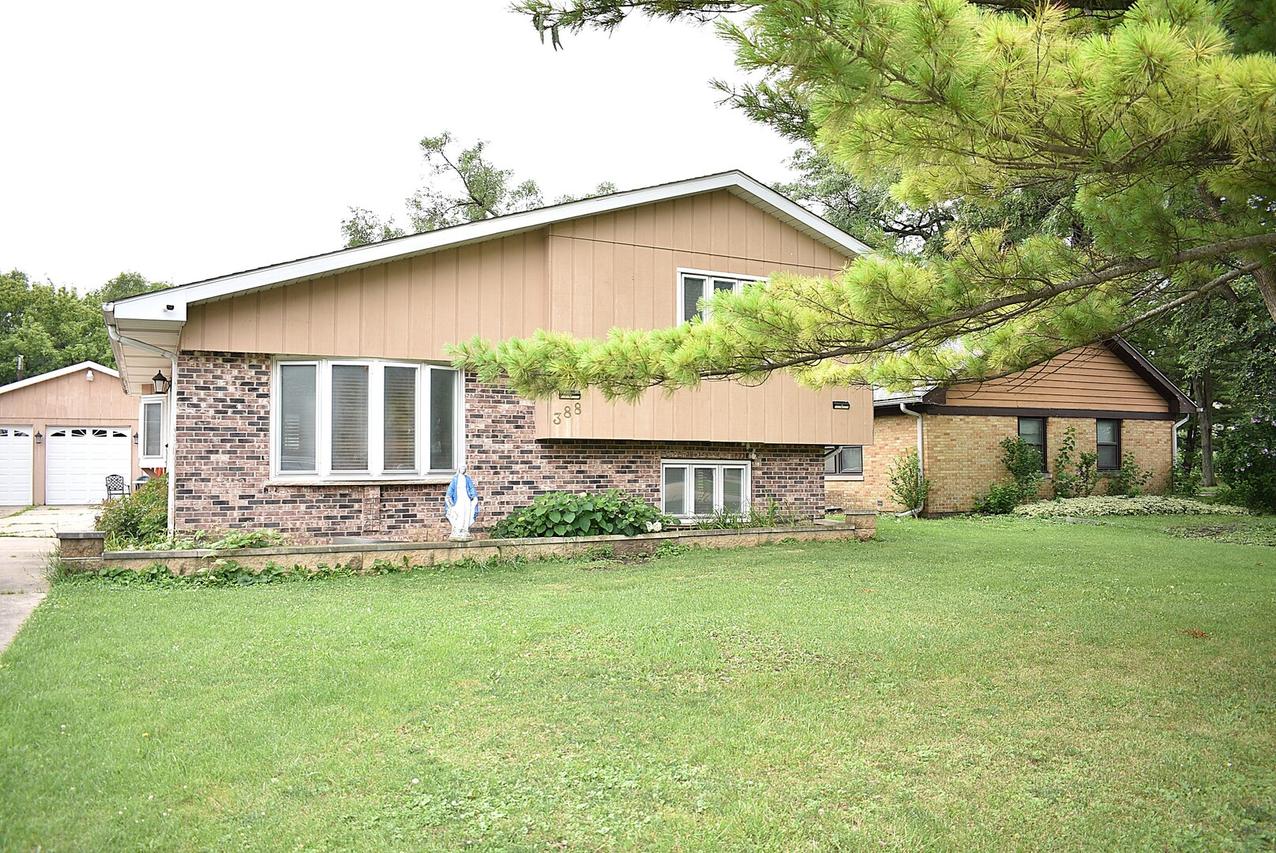 388 Elmhurst St., Wood Dale, IL 60191