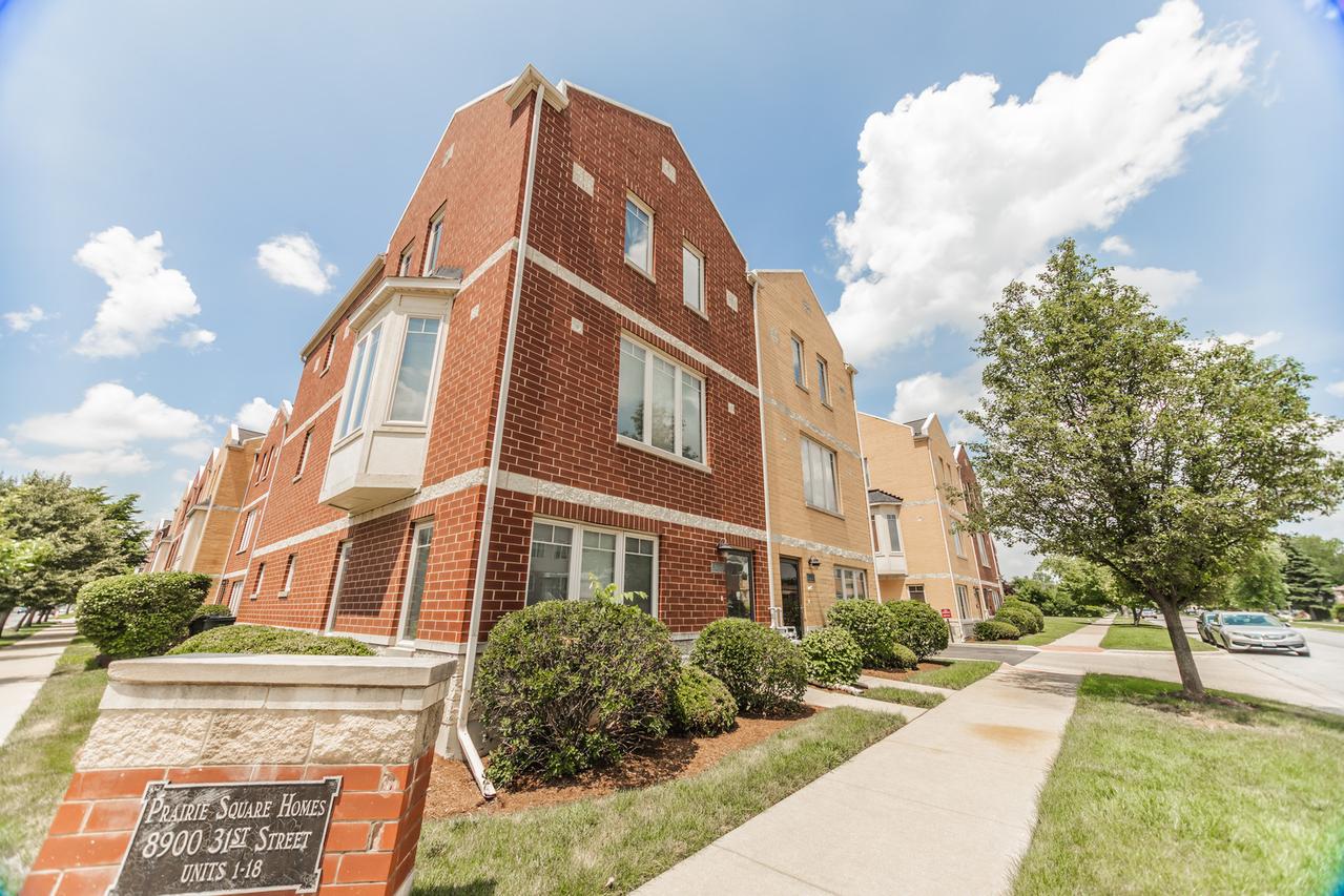 8900 31 St. #10, Brookfield, IL 60513