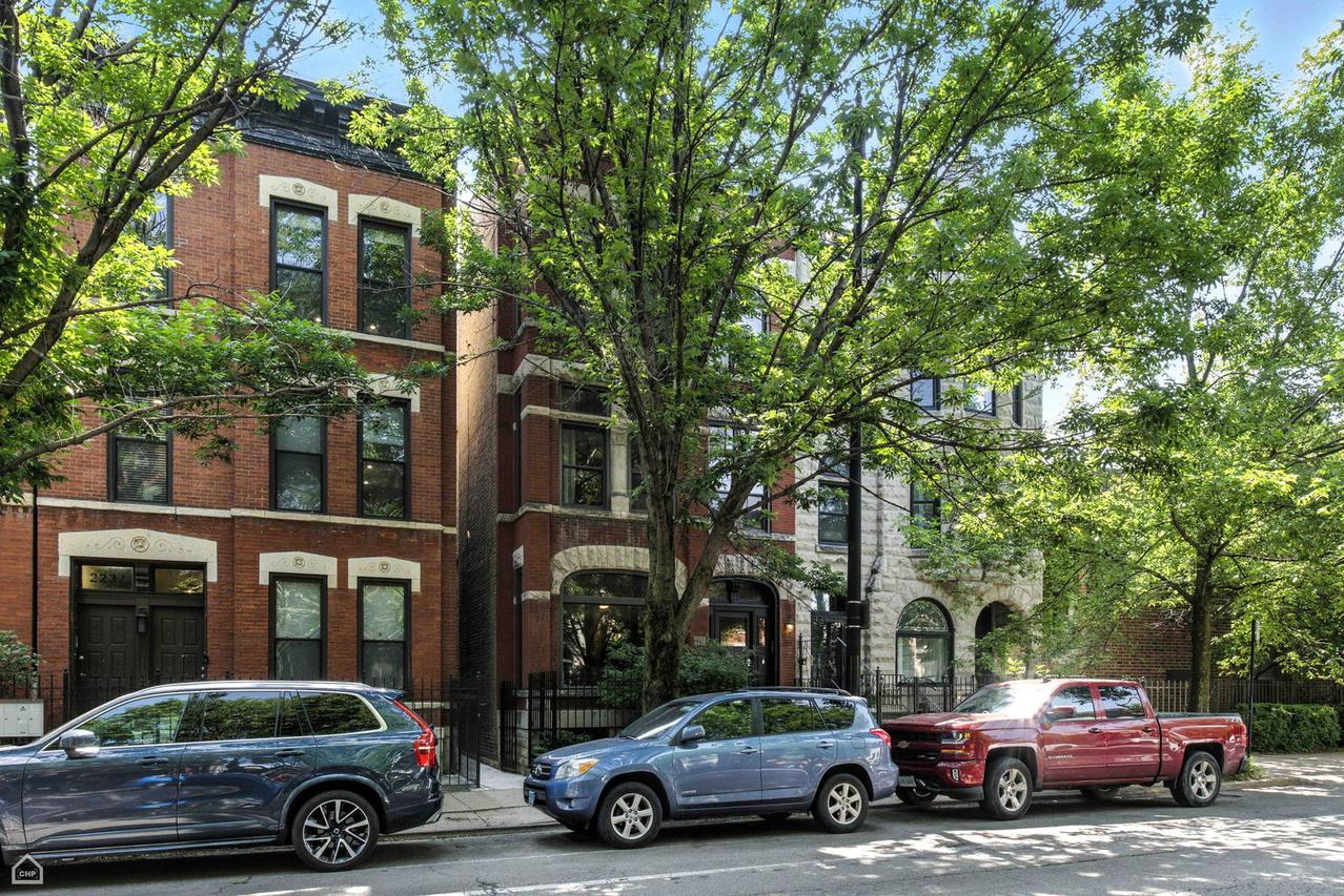 2235 N Halsted St., Chicago, IL 60614