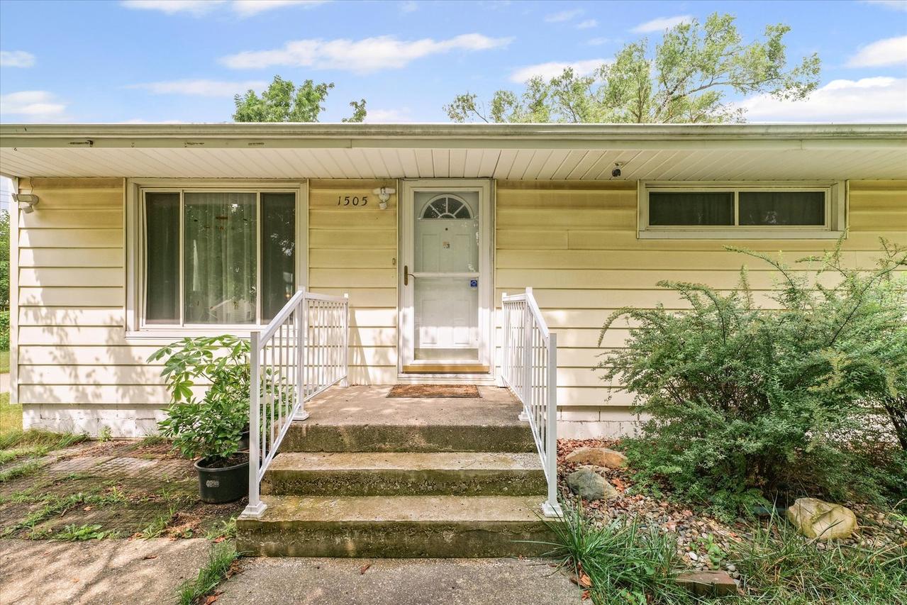 1505 N Ridgeway Ave., Champaign, IL 61821