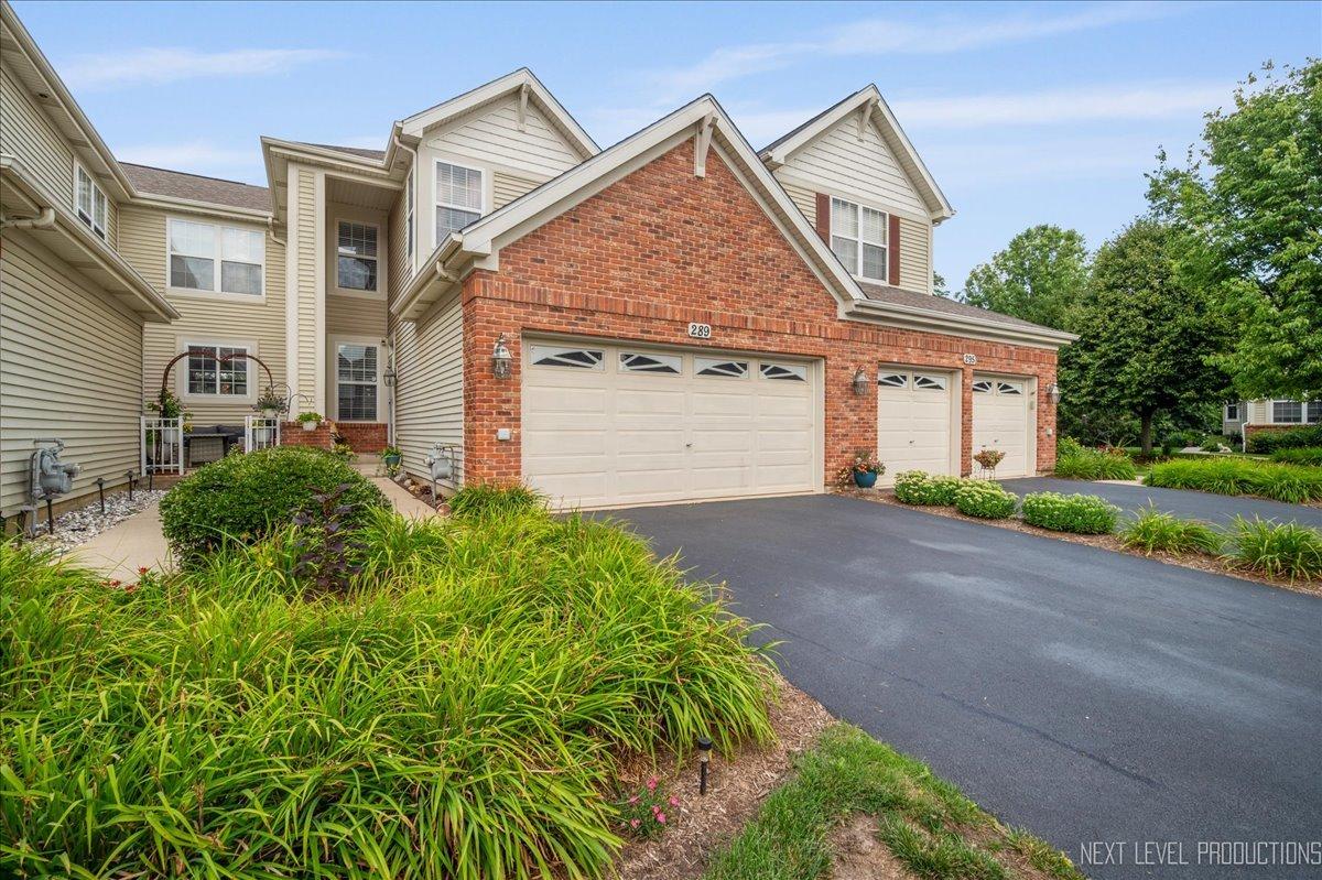 289 Birch Ln., St. Charles, IL 60175