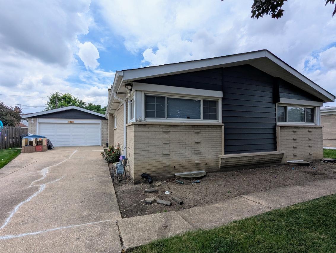 42 Fernwood Dr., Glenview, IL 60025