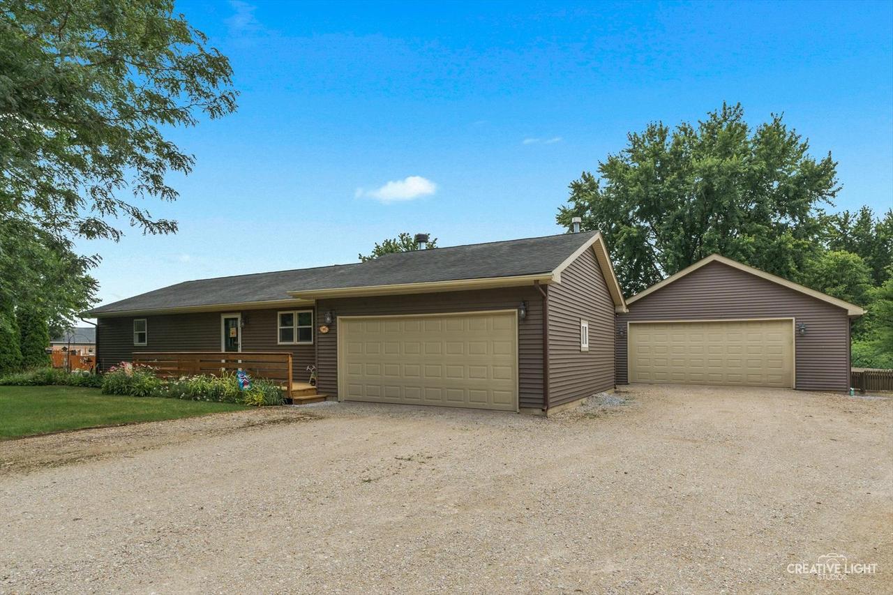 14 Earl St., Plano, IL 60545