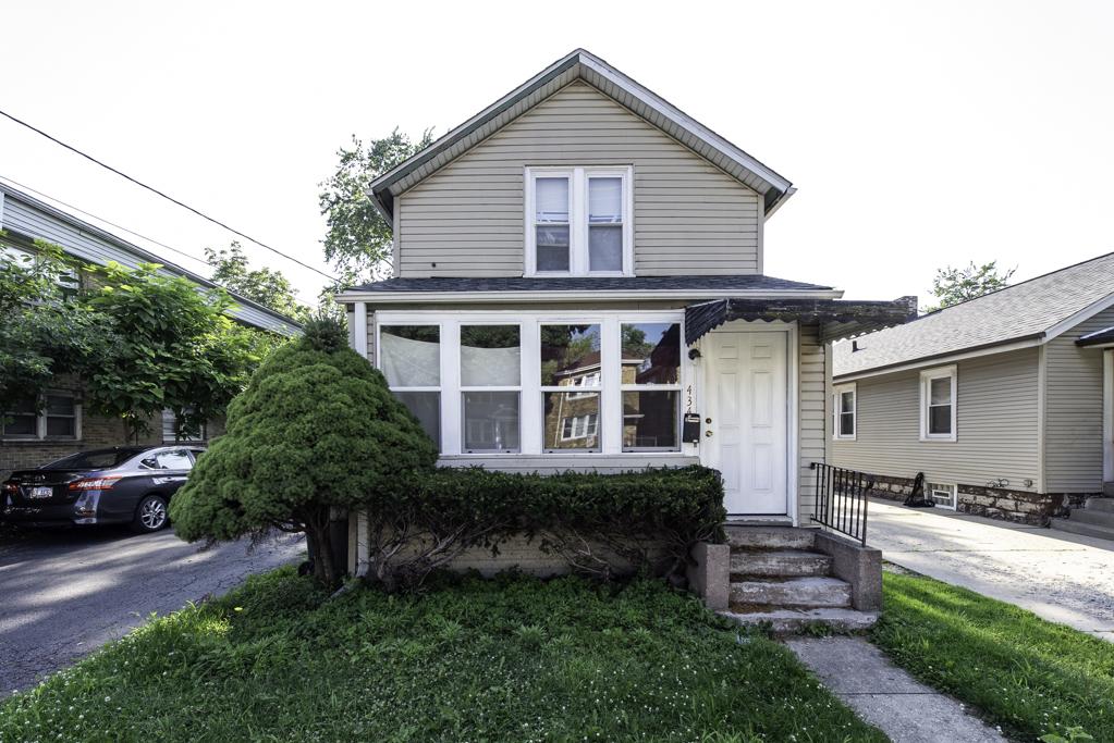 434 S Jackson St., Waukegan, IL 60085