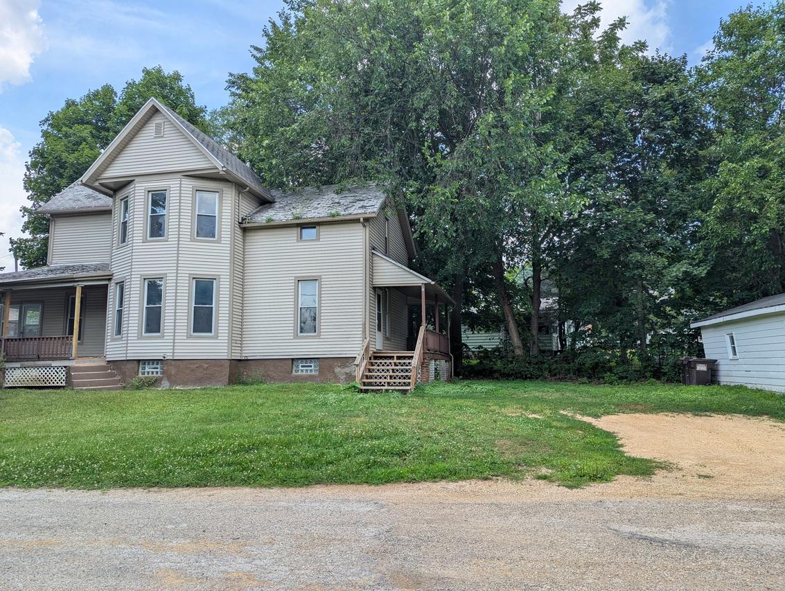 445 N Nursery Ave., Freeport, IL 61032