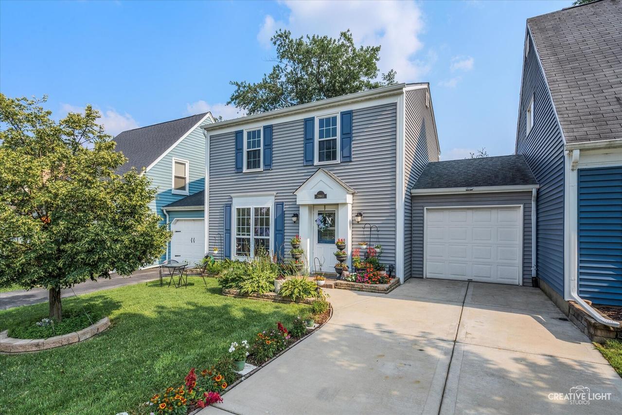 29W413 Greenbriar Ln., Warrenville, IL 60555
