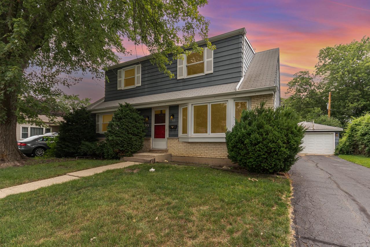 315 Cherrywood Rd., Buffalo Grove, IL 60089