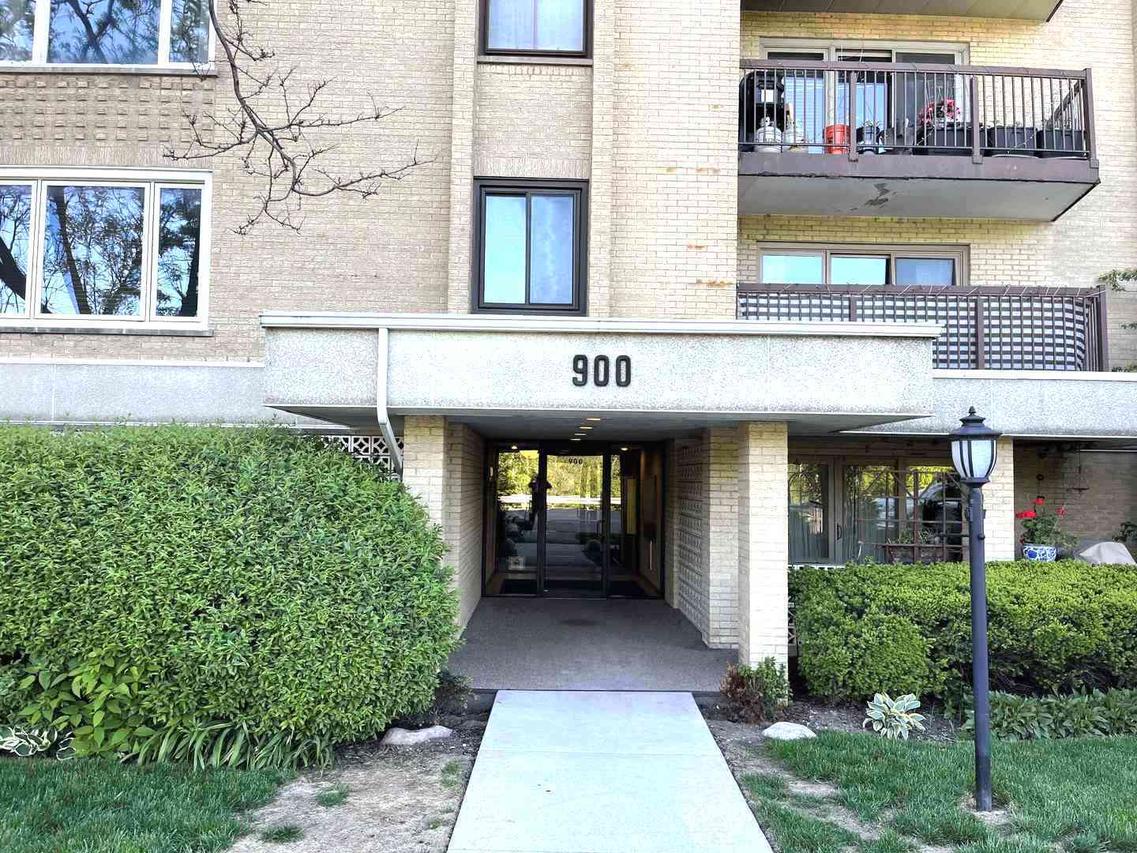 900 S River Rd. #3A, Des Plaines, IL 60016