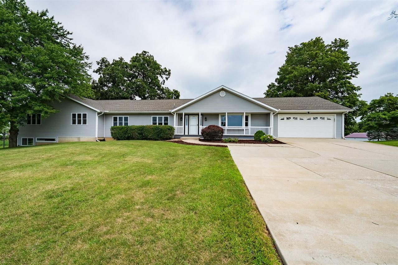 15054 E 2500 North Rd., Hudson, IL 61748