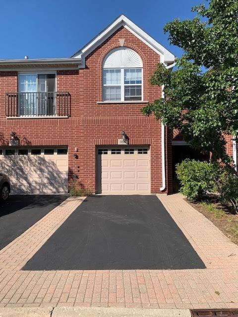 990 Kensington Dr., Northbrook, IL 60062