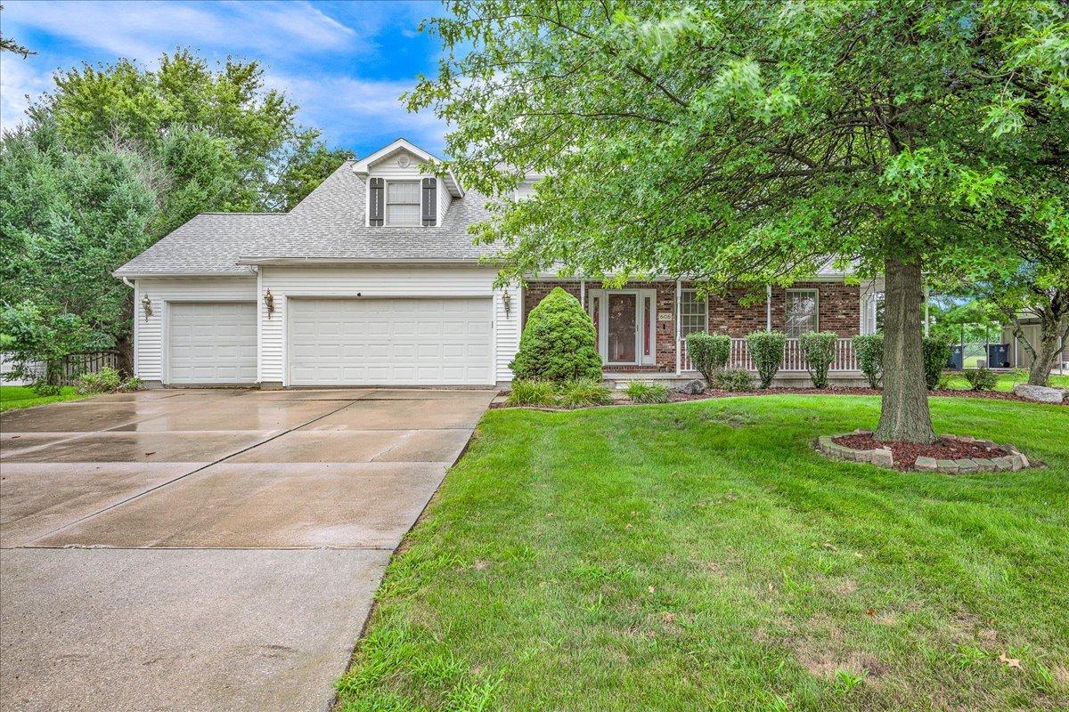 606 Valentine Ct., Hudson, IL 61748